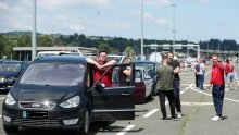 Zbog jakog vjetra kilometarske kolone na autocesti: 'Ovo je strašno. Ljudi idu na WC na otvorenom...'