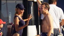 Nikad je nismo vidjeli u ovakvom izdanju: Brigitte Macron privlačila poglede u trendi jednodijelnom kupaćem