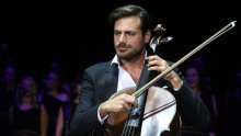 Stjepan Hauser ne odvaja se od lijepe Talijanke: Skupa zapjevali legendarni ljubavni hit