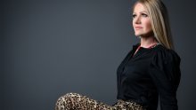 Barbara Kolar pršti samopouzdanjem: Romantičnom kombinacijom boja i velikim remenom u struku istaknula figuru