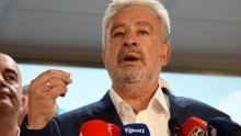 Crnogorski premijer Krivokapić ne popušta pred pritiscima Srbije nakon rezolucije o Srebrenici i ne namjera podnijeti ostavku