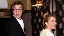 Ponovno je sama: Sienna Miller odlučila raskinuti zaruke
