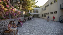 U Splitu prvi slučaj samoizolacije cijelog razreda; epidemiolozi svima dali zeleno svjetlo za nastavu na otvorenome