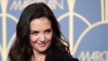 Strastveni poljupci u javnosti: Katie Holmes potvrdila vezu s osam godina mlađim kuharom