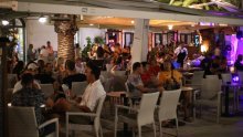 Stožer želi stišati muziku u lokalima. 'Hoćemo li šaptati u kafićima!? Ja bih rekao da je ovo spin Vlade kako bi oni svoje klubove i kovačeviće mogli legitimno provesti'