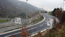 Krš i lom na riječkoj obilaznici: Sudarili se kamion i tri automobila, četiri osobe u bolnici