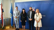 Ministrica Tramišak uručila 13 ugovora Hrvatskom Telekomu za razvoj infrastrukture širokopojasnog pristupa vrijedne 820,5 milijuna kuna