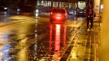 [FOTO/VIDEO] Grmljavinsko nevrijeme s tučom pogodilo Zagreb; U Rijeci kiša i magla paralizirale promet