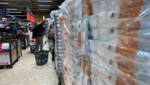 U strahu od lockdowna Nijemci navalili na trgovine: prazne se police s toaletnim papirom