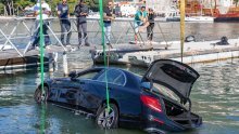 [FOTO/VIDEO] Zbog neprilagođene brzine skupocjeni Mercedes završio u moru