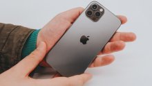 Sljedeća velika nadogradnja olakšat će otključavanje iPhonea dok nosite masku, no postoji kvaka