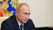 Unatoč nedostatku opreme za proizvodnju, Putin se nada da će masovna cijepljenja protiv covida-19 krenuti krajem godine