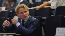 Đikić tvrdi da Vlada sluša samo trojicu znanstvenika, ostale, pa i njega ignorira: Izjave nas sedam nisu uzete ozbiljno, nego ove trojice i zato smo u studenom imali ozbiljan gubitak života