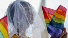 Mađarska izmijenila ustav, onemogućila posvajanje djece istospolnim parovima