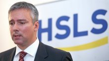 Premijerka više ne kontrolira ni stranku ni Vladu