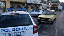 Zaraženi muškarac napustio samoizolaciju pa izudarao susjeda koji ga je na to upozorio; dobio je i kaznenu i prekršajnu prijavu