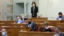 Zekanović: Uhljebi u turističkim zajednicama troše milijune na bančenje i lokanje; Orešković poručila Bulju da nije 'krhka ženica'