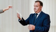 Beroš govorio o pucanju sustava, Đikiću, sipao brojke o respiratorima, no nije znao reći broje li se među preminule samo oni iz bolnica