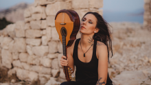 Mandolinistica Sanja Vrančić obradila 'The Trooper' Iron Maidena