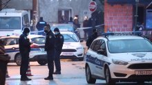 [FOTO/VIDEO] Privedena dva muškarca nakon napada na policiju u Kozari putevima