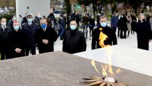 [FOTO] Bandić otvorio Spomenik domovini: Ćaća gleda svoje djelo, a djelo gleda ćaću