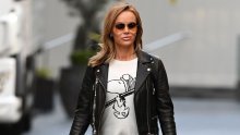 Lijepa Britanka svojim je stajlingom pokorila ulice Londona i majicom s popularnim likom iz crtića vratila nas u djetinjstvo