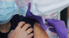 Francuski liječnici pisali vladi: Smanjite birokratiziranje u programu cijepljenja, zemlja je u utrci s vremenom