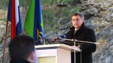 [FOTO/VIDEO] Plenković otkrio detalje: Prva distribucija doza će biti mala, simbolična. Zvalo bi se to 'dani cijepljenja' - 27., 28. i 29. prosinca