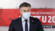 [FOTO] Plenković: Nije isto biti na misi sat vremena ili biti u kafiću i piti alkohol. Takva usporedba je pomalo i bezobrazna