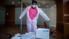 Indija dosegla 10 milijuna zaraženih koronavirusom, no zaraza usporava