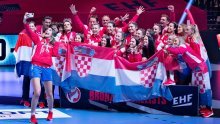 [VIDEO/FOTO] Pogledajte kakav su spektakl hrvatske rukometašice napravile na dodjeli medalja; stvarno su kraljice!