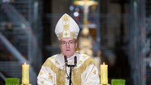 Kardinal Bozanić: 'Božić je poziv na mir, na ljudsku blizinu, gostoljubivost i solidarnost'