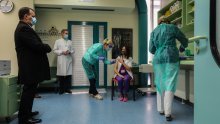 [FOTO/VIDEO] Liječnica iz KB Dubrava: 'Cijepila sam se jer želim svoj život nazad, želim zagrliti svoje roditelje bez straha'
