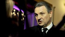Čačić plaća radijsku emisiju, a Vlada ukinula besplatnu