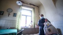 [FOTO/VIDEO] Potres je probudio umirovljenu učiteljicu iz Petrinje; dok je spavala, po njoj su padali dijelovi stropa