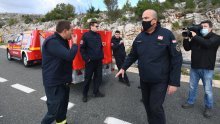 [FOTO] Vatrogasci i HGSS-ovci iz cijele Hrvatske krenuli u Petrinju