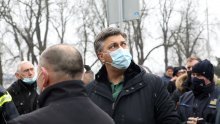 Plenković i Medved stigli u Sisak, skinut zvonik na katedrali: 'Hvala kuharima koji su nesebično i solidarno podijelili tisuće obroka'