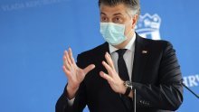 [FOTO/VIDEO] Plenković o spornom Predsjedništvu HDZ-a: 'Morate pronaći tko je duboko grlo. Zar mislite da mi tamo rješavamo križaljke i sudoku ili da otvoreno raspravljamo?'