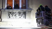 [VIDEO/FOTO] U centru Zagreba urušio se dio zgrade i pao na ulicu