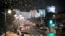 [FOTO] Snijeg u Dubrovniku, na terenu gradska zimska služba
