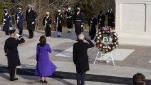 [FOTO] Biden i Harris s bivšim američkim predsjednicima poslali simboličnu poruku zajedništva s groblja Arlington