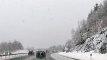 Upozorenje: Moguća poledica, posebice na mostovima i nadvožnjacima