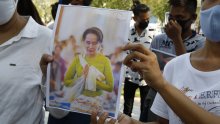 Policija optužila Aung San Suu Kyi za ilegalni uvoz komunikacijske opreme