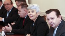 Šuker: Svatko se mora vratiti na svoje ognjište