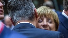 Merkel i Milanović sretno zagrljeni u Bruxellesu