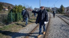 Vlasnik zemljišta u Gračanima nakratko blokirao tramvajsku prugu