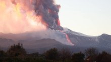 [VIDEO, FOTO] Nevjerojatni prizori sa Sicilije: Žestoka erupcija Etne, urušio se dio kratera