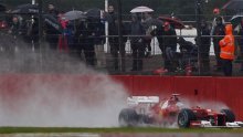 Kiša stvorila kaos, Alonsu 'pole position'