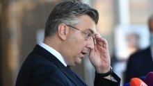 [FOTO/VIDEO] Plenković: HDZ-ov kandidat doživljava napade kao da je protiv ćirilice. Zašto bi netko rođen 1984. trebao znati riječi neke pjesme?