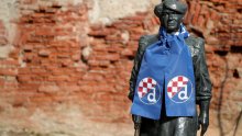 [FOTO] Velikani grada Zagreba navijaju za Dinamo; na čak 22 spomenika pojavili se navijački šalovi maksimirskog kluba